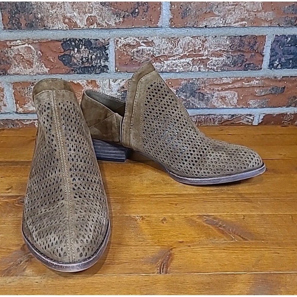 Vince Camuto Perforated Suede Booties Ankle Boot Heels Brown Women Size 7.5M‎
